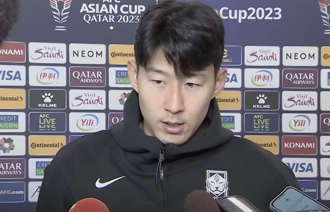 ▲ 2023년 아시안컵 준결승 패배 후 국가대표 은퇴까지 고민했던 손흥민. 당시 감독은 클린스만이었다