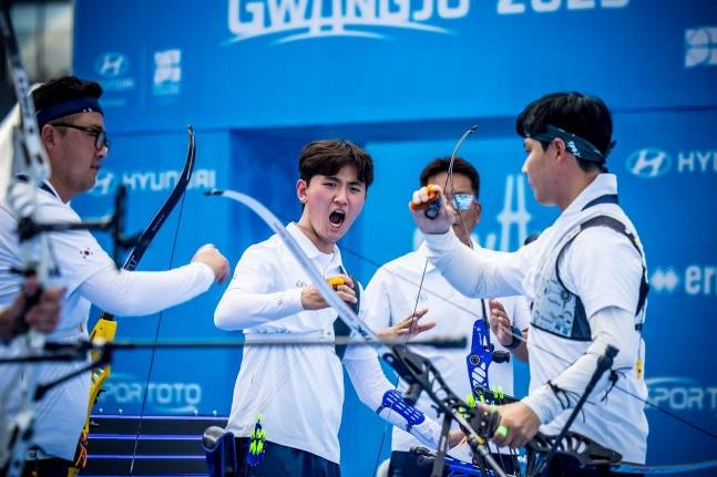 왼쪽부터 한국 양궁 남자 리커브 국가대표 김우진, 김제덕, 이우석. /사진=대한양궁협회 제공