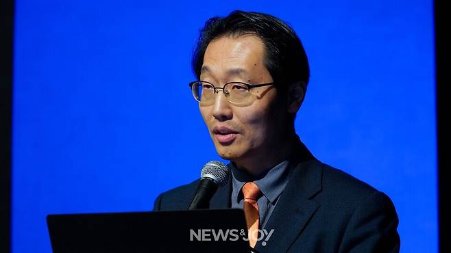 발제를 맡은 전윤성 교수는 헌법에 명시된 정교분리가 일제 잔재이기 때문에 사라져야 하는 조항이라고 주장했다. 뉴스앤조이 안디도