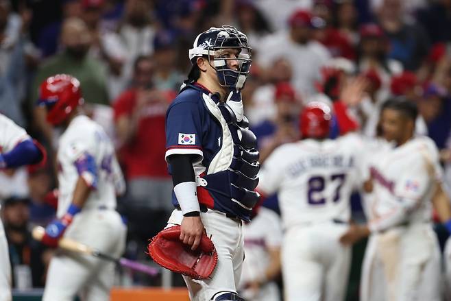 세이프 판정에 아쉬워하는 포수 박동원

    (마이애미=연합뉴스) 윤동진 기자 = 13일(현지시간) 미국 플로리다주 마이애미 론디포파크에서 열린 월드베이스볼클래식(WBC) 대한민국 대 도미니카공화국 준준결승전. 3회말 무사 3루 한국 포수 박동원이 실점 후 아쉬워하고 있다. 2026.3.14

    mon@yna.co.kr

(끝)





<저작권자(c) 연합뉴스, 무단 전재-재배포, AI 학습 및 활용 금지>