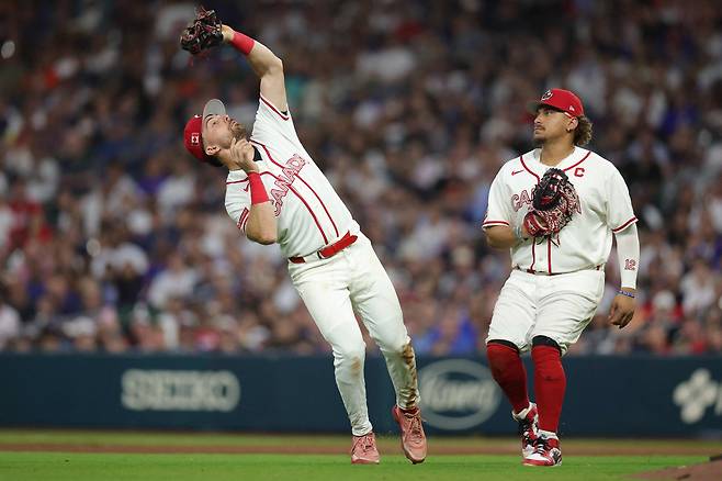 HOUSTON, TEXAS - MARCH 13: Edouard Julien #15 of Team Canada catches a fly ball during the eighth inning against Team United States at Daikin Park on March 13, 2026 in Houston, Texas.   AFP연합뉴스