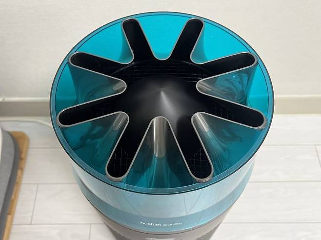 항공기 제트 엔진의 소음 저감 장치에서 영감을 받은 별 모양 노즐 구조를 적용해 작동 소음을 낮췄다. 장보경 기자