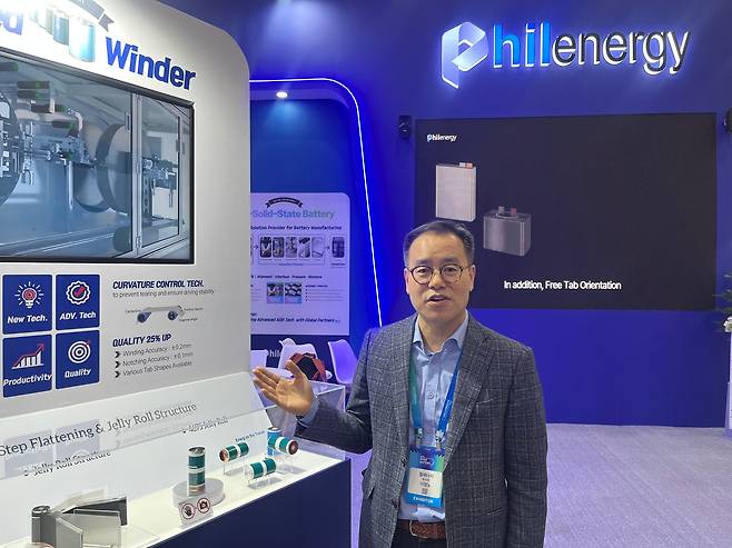 이형노 필에너지 부사장이 '인터배터리 2026' 행사에서 필에너지의 중장기 전략에 대해 설명하고 있다./연선옥 기자