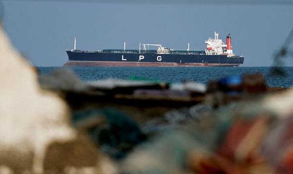 호르무즈 해협 인근에 정박한 LPG선. [사진=연합뉴스]