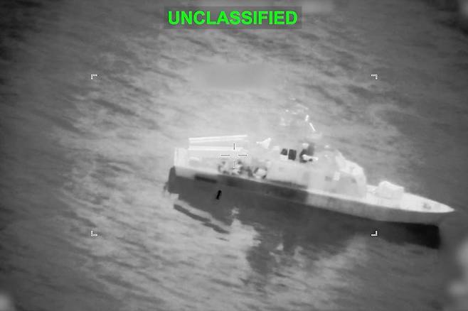 미 중부사령부는 지난 10일, 호르무즈 해협 인근에서 기뢰부설함 16척을 포함해 다수의 이란 해군 함정을 격침시킨 모습을 공개했다. 미국 중부사령부 X