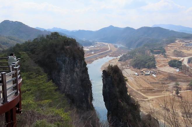 강원도 영월군 소나기재 선돌. 김홍준 기자