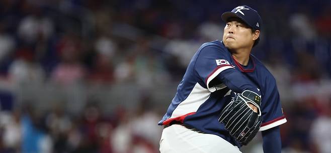 13일(현지시간) 미국 플로리다주 마이애미 론디포파크에서 열린 월드베이스볼클래식(WBC) 대한민국 대 도미니카공화국 준준결승전. 한국 선발투수 류현진이 1회 말 역투하고 있다. / 사진=연합뉴스
