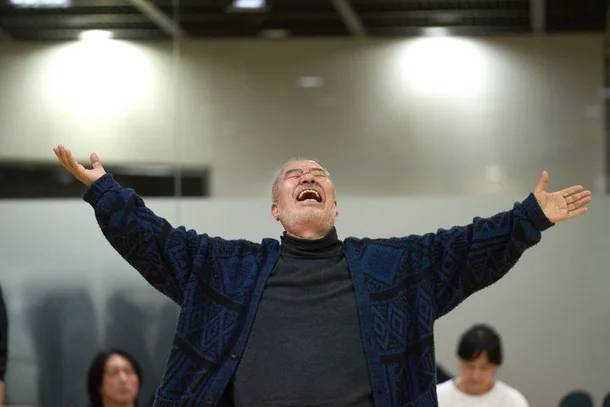 Actor Lee Young-seok rehearses a scene as King Lear in the play "King Lear: An Apocrypha." (Yellowbomb)