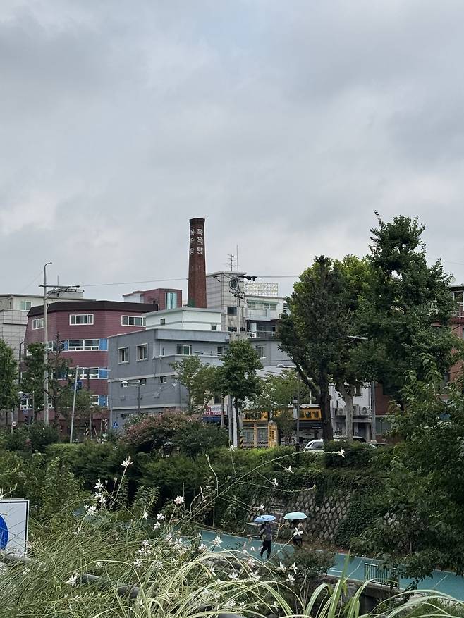 서울 성북구에 있는 '오목탕' 굴뚝의 모습. 김씨 제공