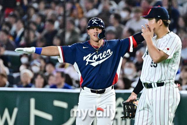 7일 일본 도쿄돔에서 열린 2026 월드 베이스볼 클래식(WBC) 조별리그 한국-일본 경기. 안현민이 3회초 1사 1루에 안타를 친 후 세리머니를 했다./도쿄(일본)=한혁승 기자 hanfoto@mydaily.co.kr