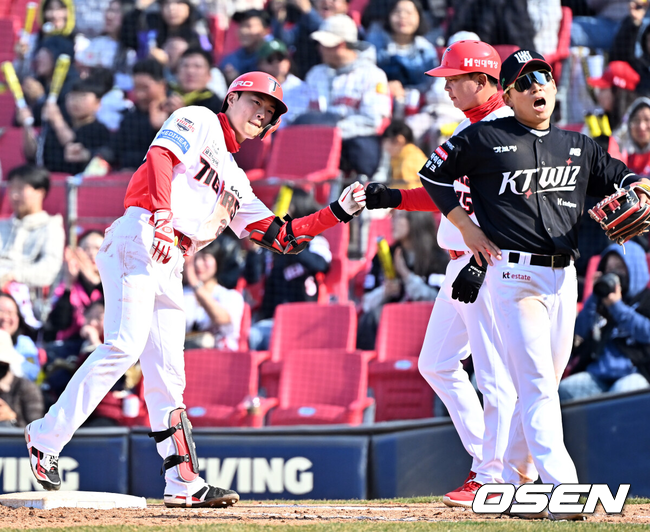[OSEN=광주, 민경훈 기자] 14일 광주기아챔피언스필드에서 2026 신한 SOL KBO리그 시범경기 KIA 타이거즈와 KT 위즈의 경기가 열렸다.시범경기는 12일부터 오는 24일까지 진행되며, 각 팀이 12경기씩 치러 총 60경기가 펼쳐진다.7회말 2사 주자 1,2루 KIA 박민이 우익수 앞 2타점 적시타를 때린 후 1루에서 기뻐하고 있다. 2026.03.14 / rumi@osen.co.kr