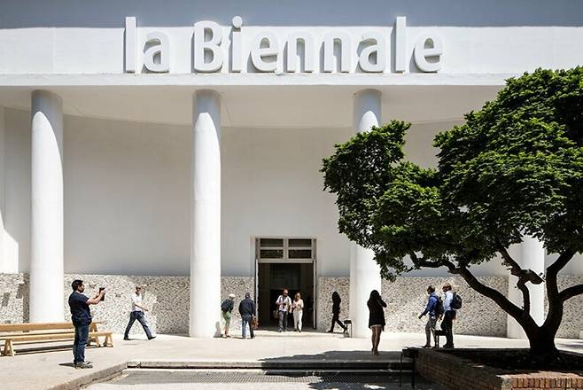 이탈리아 베니스에서 2년마다 열리는&nbsp;‘미술계의 올림픽’ 베니스 비엔날레 현장 모습. 베니스 비엔날레 재단 홈페이지