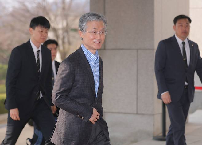 12일 조희대 대법원장이 서울 서초구 대법원으로 출근하고 있다. 연합뉴스