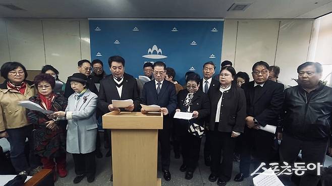 인천 미추홀구 단체장협의회, 신청사 건립이 당초 계획대로 차질 없이 추진돼야 한다며 조속한 사업 추진을 위한 성명서를 발표했다. 사진제공｜인천 미추홀구청