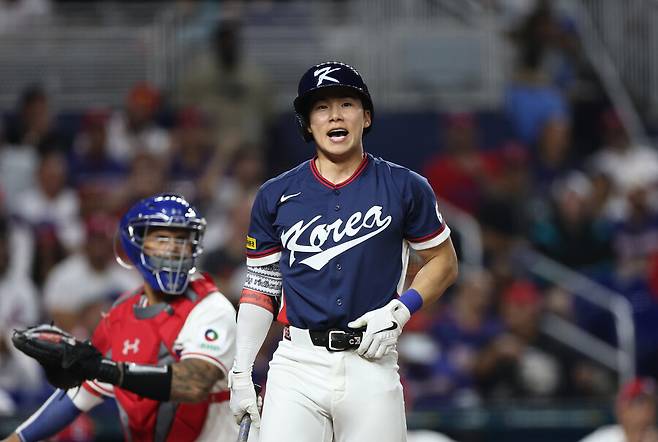 ▲ 13일(현지시간) 미국 플로리다주 마이애미 론디포파크에서 열린 월드베이스볼클래식(WBC) 대한민국 대 도미니카공화국 준준결승전. 5회초 1사 한국 김혜성이 삼진 아웃을 당한 뒤 아쉬워하고 있다. ⓒ연합뉴스