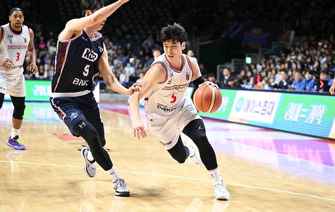 정관장 변준형의 돌파 [KBL 제공. 재판매 및 DB 금지]