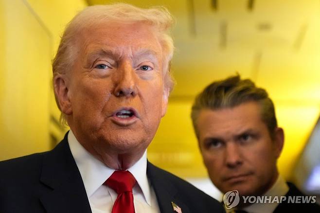 중동전쟁을 이끌고 있는 도널드 트럼프 미국 대통령과 피트 헤그세스 미국 국방부 장관 [AP 연합뉴스 자료사진. 재판매 및 DB 금지]