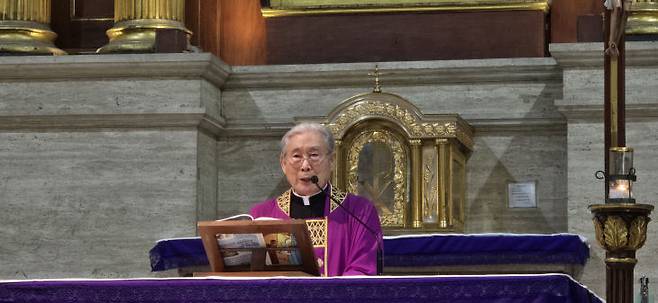 말씀을  전하는 김정수 신부