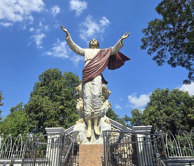 성 십자가와 성인 김대건 안드레아 사제 성당의 예수님