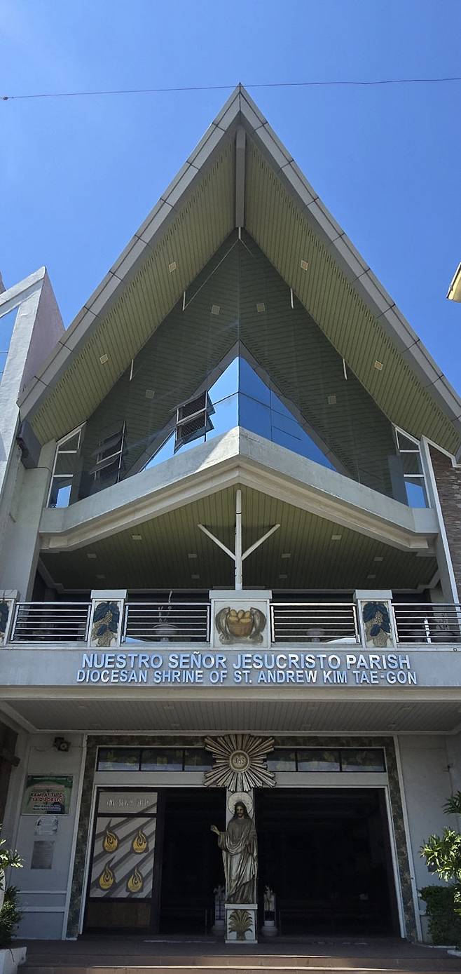 성 십자가와 성인 김대건 안드레아 사제 성당(The Parish of Sto. Cristo and St. Andrew Kim Tae-gon New Church)