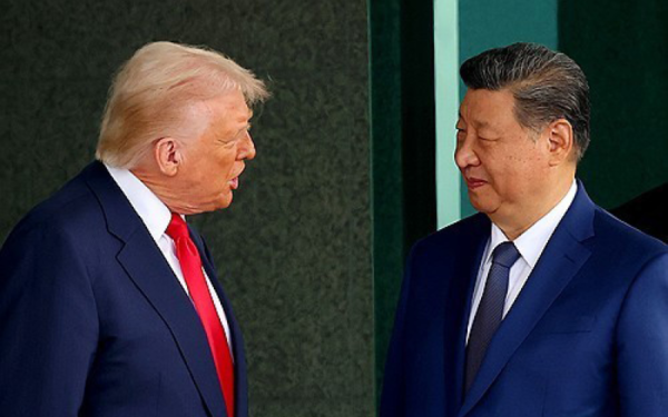 작년 10월 부산 김해공항에서 만난 트럼프 대통령과 시진핑 주석. 연합뉴스