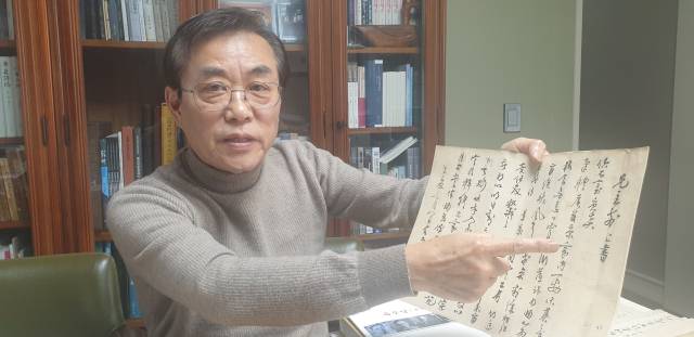 이승환 씨가 왕산 허위 선생의 유필에 대해 설명하고 있다. 전창훈 기자