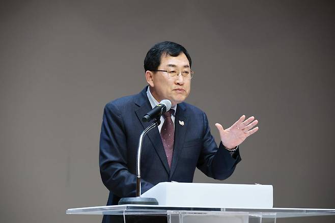 주낙영 경주시장이 서라벌문화회관에서 열린 ‘SMR 1호기 경주 유치 시민설명회’에서 사업 추진 필요성과 비전을 설명하고 있다. /경주시 제공