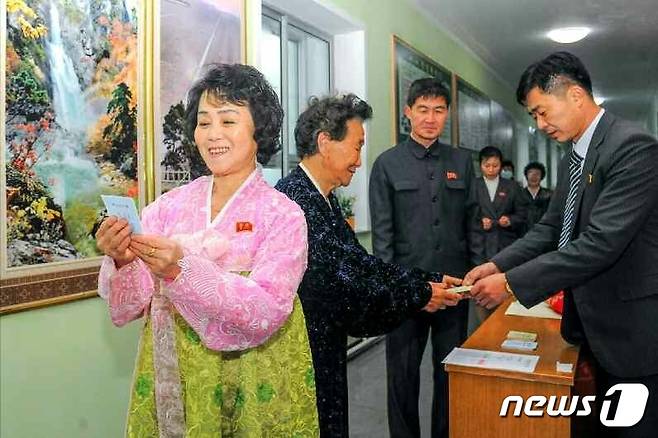 (평양 노동신문=뉴스1) = 2023년 11월 진행된 북한의 지방인민회의 대의원 선거 모습. [국내에서만 사용가능. 재배포 금지. DB 금지. For Use Only in the Republic of Korea. Redistribution Prohibited] rodongphoto@news1.kr