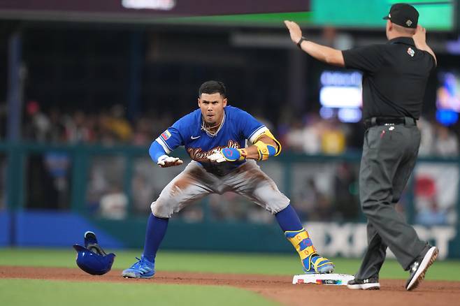 Venezuela's Ezequiel Tovar hits two base hit during the eighth inning of a World Baseball Classic quarterfinal game against Japan, Saturday, March 14, 2026, in Miami. (AP Photo/Lynne Sladky)
<저작권자(c) 연합뉴스, 무단 전재-재배포, AI 학습 및 활용 금지>