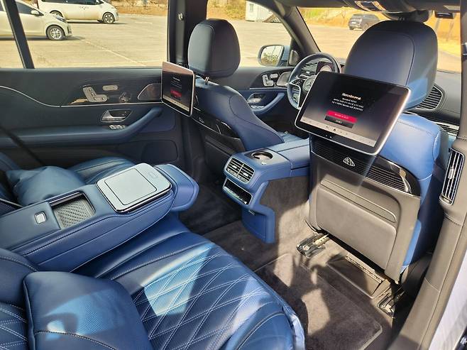 마이바흐 GLS 마누팍투어의 뒷좌석. /진상훈 기자