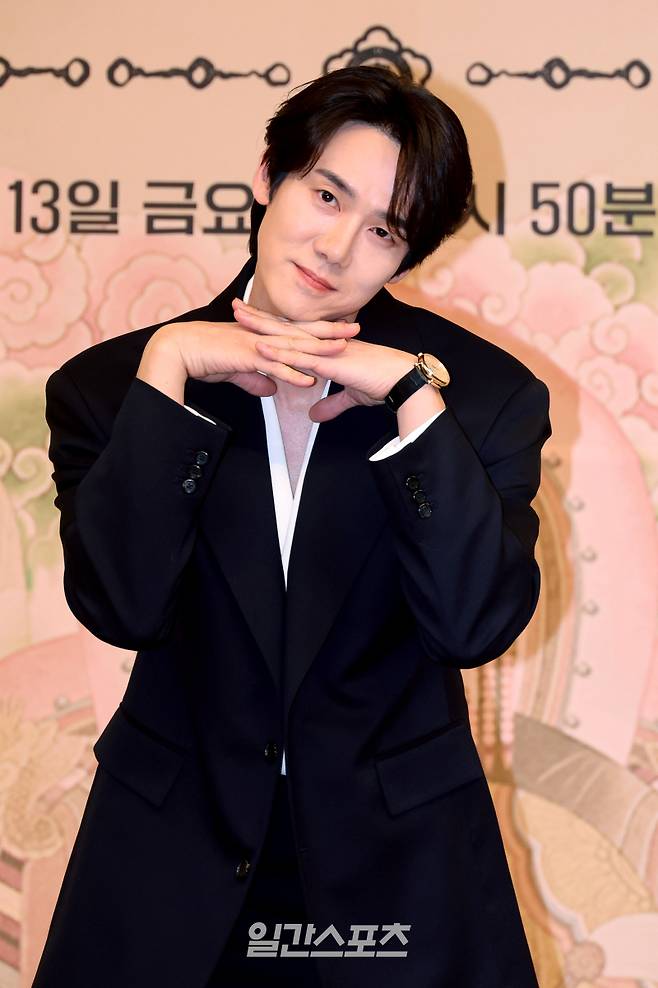 배우 유연석이 지난 11일 열린 SBS 금토드라마 ‘신이랑 법률사무소’ 제작발표회에서 포즈를 취하고 있다.사진=김민규 기자