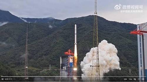 중국이 2023년 10월 5일 야오간-39 위성을 실은 창정-2 로켓을 발사하는 장면. 연합뉴스