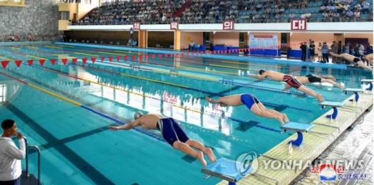 북한 수영 경기 모습 [조선중앙통신=연합뉴스 자료사진]