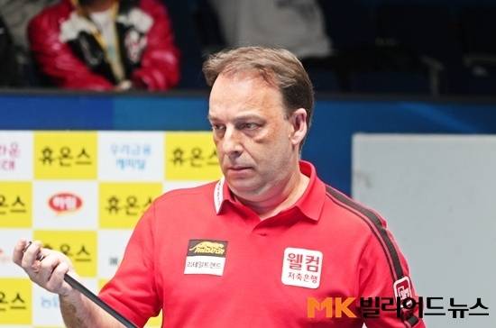 3대회 연속 우승을 노리는 산체스가 29일 열린 웰컴저축은행 PBA챔피언십 64강전에서 애버리지 3.214를 앞세워 구자복을 3:0으로 완파하고 32강에 올랐다. (사진=MK빌리어드뉴스 DB)