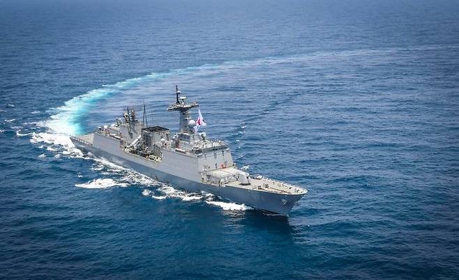 도널드 트럼프 미국 대통령이 '호르무즈 해협'의 안전 확보를 위해 한국을 포함한 우방국의 군함 파견을 언급하면서 우리 해군의 '청해부대(소말리아 해역 호송전대)'에 대한 관심이 쏠리고 있다. 청해부대 자료사진./사진=뉴시스(합동참모본부 제공)