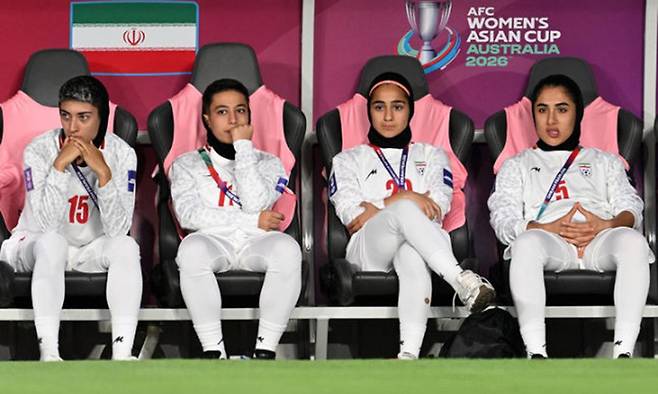 이란 여자 축구대표팀 선수들이 2일 호주 골드코스트 스타디움에서 열린 대회 조별리그 A조 1차전에서 한국과 경기에서 3-0으로 패배했다. 골드코스트=AP뉴시스