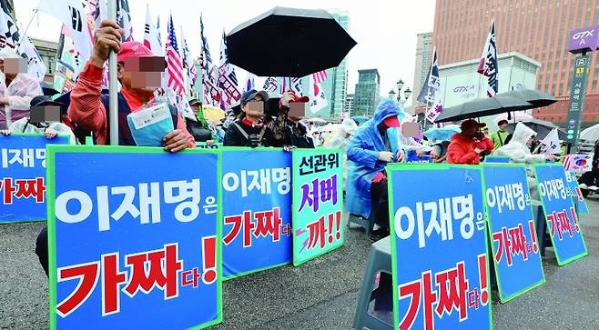 부정선거론자들은 모든 선거를 부정한다. 그중엔 그들이 지지하는 진영이 승리한 선거도 있다. [사진 | 뉴시스]