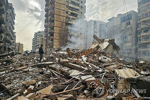 이스라엘군의 공습에 파괴된 레바논 베이루트 시가지 [AFP=연합뉴스]