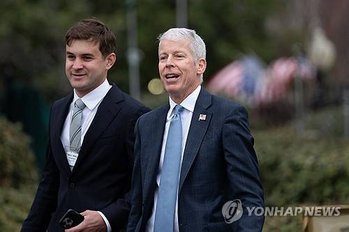 크리스 라이트 미 에너지부 장관(오른쪽) [AP=연합뉴스 자료사진. 재판매 및 DB 금지]