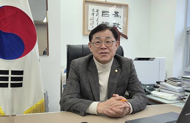 ▲ 김종혁 김포시의회 의장이 인천일보와 인터뷰를 하고 있다.