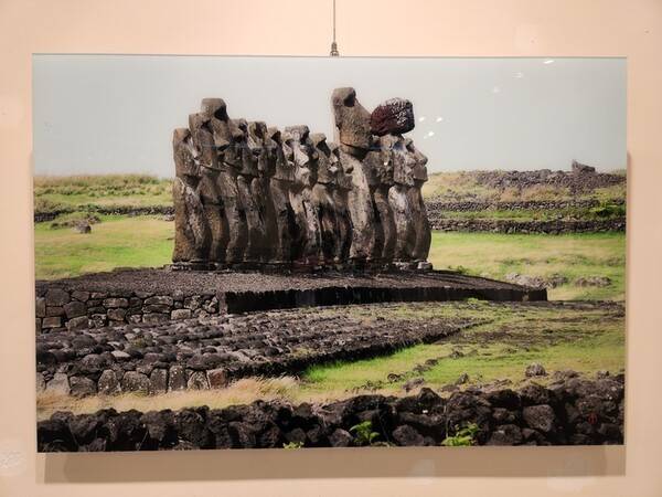 라상호 사진작가가 찍은 칠레 이스터섬의 모아이 석상. /류민기 기자