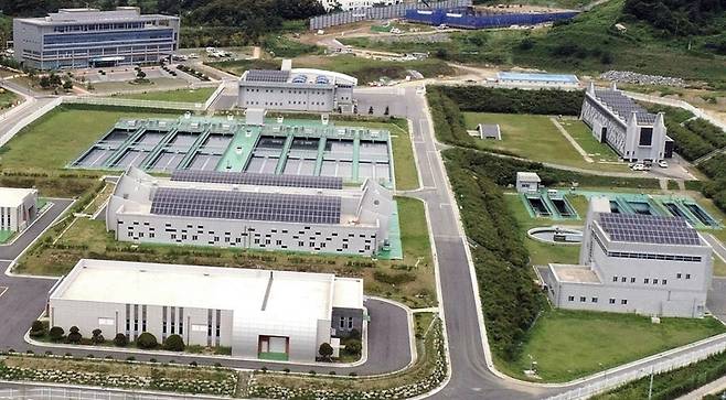 ▲충북 청주시 지북정수장에 설치된 태양광 발전시설. (사진=연합뉴스 [청주시 제공])