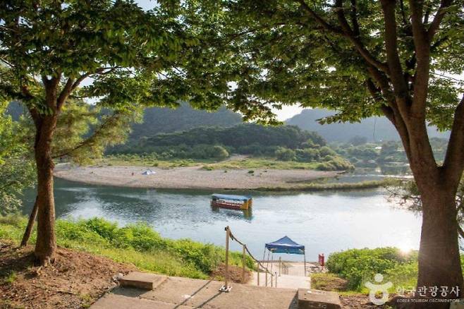 삼면이 강으로 둘러싸인 영월 청령포 (사진=한국관광공사)