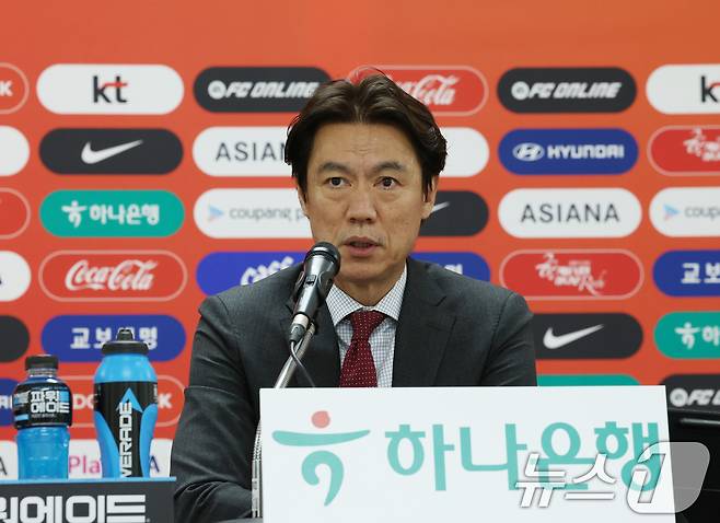 홍명보 축구 국가대표팀 감독이 16일 충남 천안시 서북구 코리아풋볼파크에서 A대표팀 3월 소집 명단을 발표하고 있다. 2026.3.16 ⓒ 뉴스1 김영운 기자