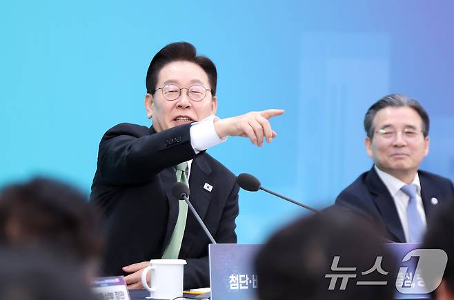 이재명 대통령이 13일 청주 오스코에서 열린 ’충북의 마음을 듣다’ 타운홀미팅 간담회에서 발언을 하고 있다. 2026.3.13 ⓒ 뉴스1 허경 기자