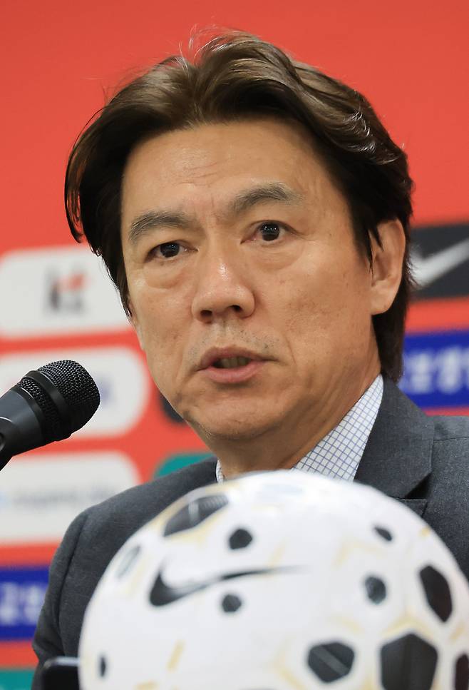 대표팀 명단 발표하는 홍명보 감독. 천안 | 연합뉴스