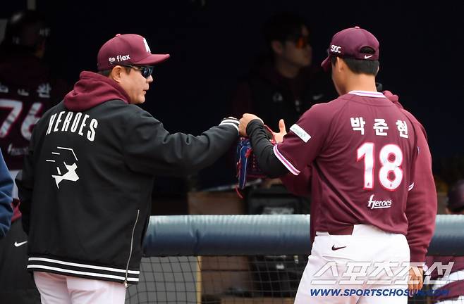 박준현을 반긴 또 한 사람 박도현 배터리코치.