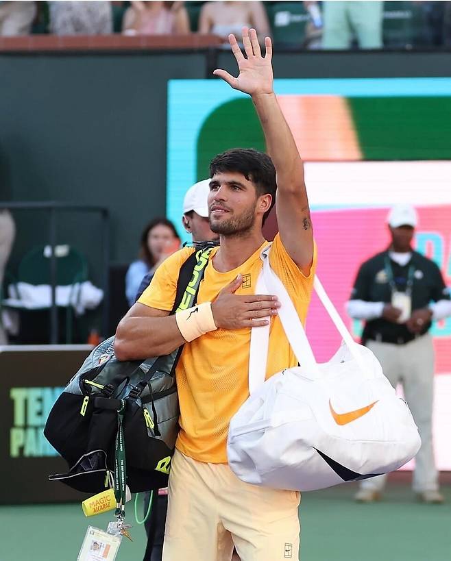 '인디언 웰스 ATP 마스터스 1000' 4강 탈락 뒤 코트를 떠나는 카를로스 알카라스. 사진/알카라스 인스타그램