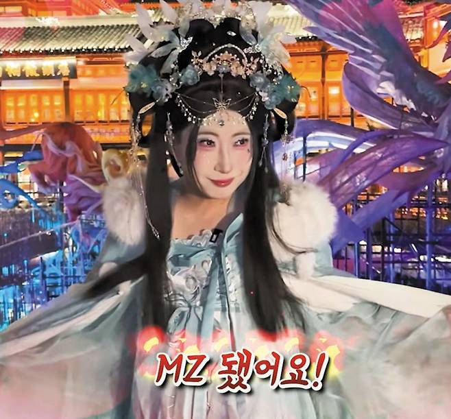 방송인 박명수가 자신의 유튜브 채널에서 ‘왕훙 메이크업’을 한 모습. /유튜브 할명수