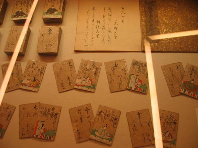 닌텐도의 시구레덴에 전시된 백인일수 게임 카드. 교토=최연진기자